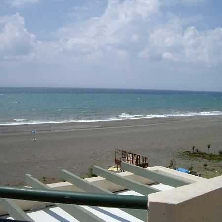 Exclusivo Atico En Primera Linea De Playa Velez Malaga Esterno foto